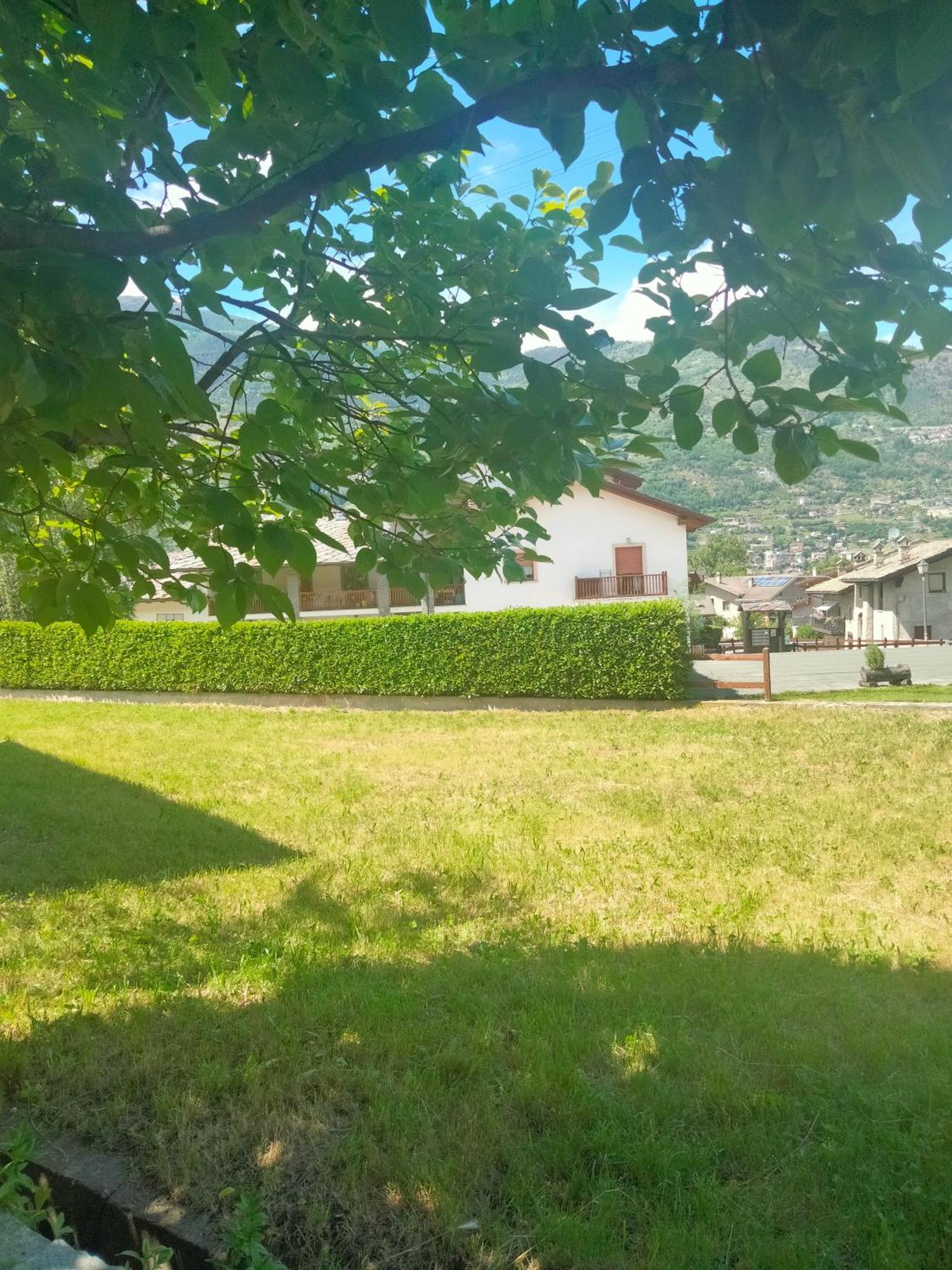 Appartamento Signorile Con Giardino Aosta Exterior photo